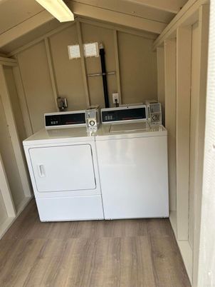 Interior, Washer, Wood Texture Flooring