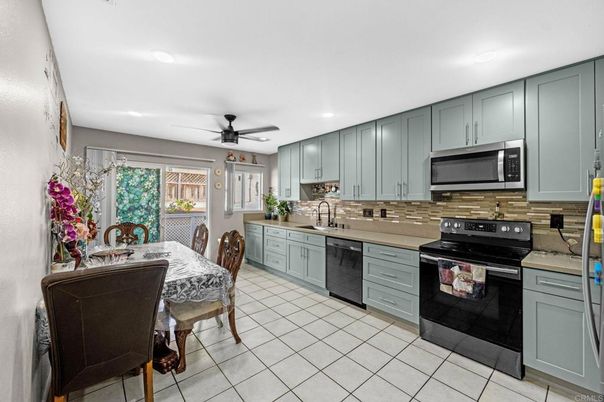 Dining room, Interior, Kitchen, Recessed Lighting