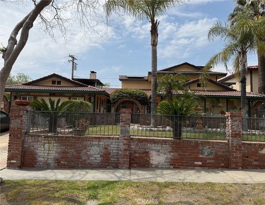 Backyard, Exterior, Facade, Mediterranean