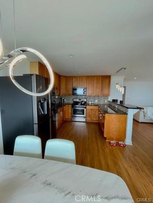 Dining room, Interior, Kitchen, Pendant Lights, Recessed Lighting, Wood Texture Flooring