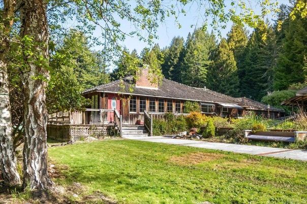 Backyard, Exterior, Facade, Ranch