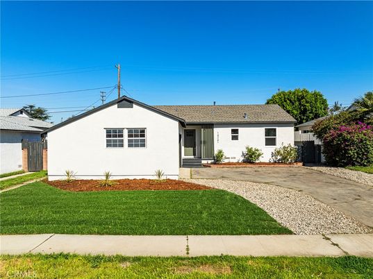 Backyard, Exterior, Facade, Ranch