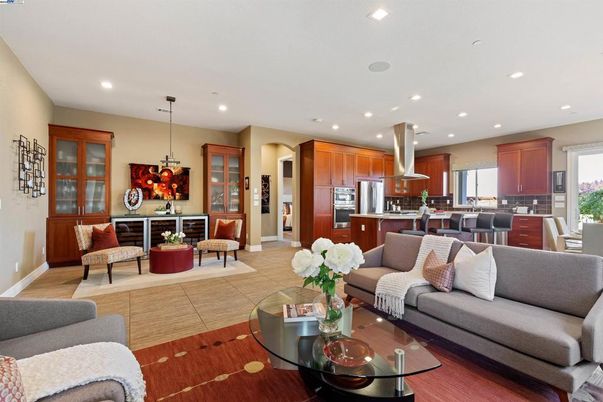 Dining room, Interior, Kitchen, Living room, Pendant Lights, Recessed Lighting, Stainless Steel Appliances