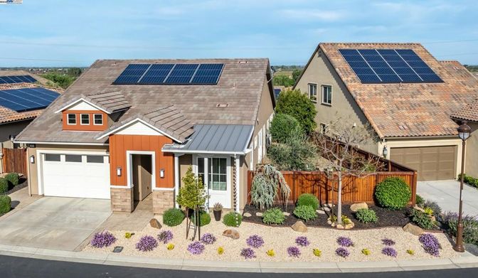 Attached, Exterior, Facade, Solar Panels, Brick Traditional