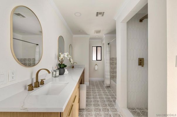 Bathroom, Dual Sink Vanities, Interior, Recessed Lighting