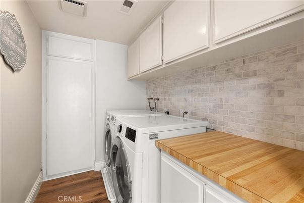 Interior, Stone Walls, Washer, Wood Texture Flooring