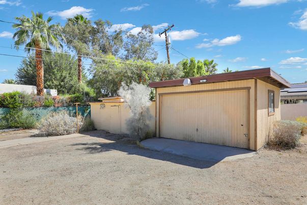 Detached Garage, Exterior