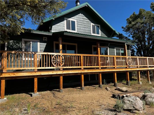 Exterior, Facade, Log Home