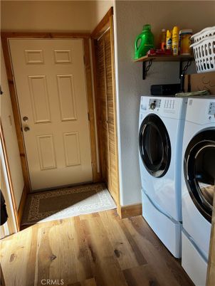 Interior, Washer, Wood Texture Flooring