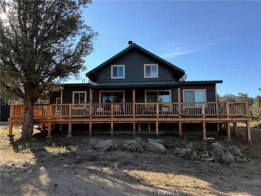 Exterior, Facade, Log Home
