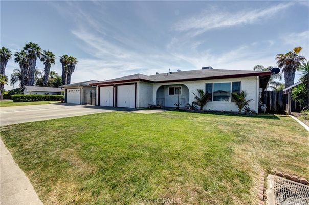 Attached, Backyard, Exterior, Facade, Ranch