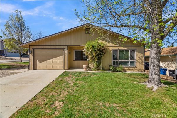Attached, Exterior, Facade, Ranch