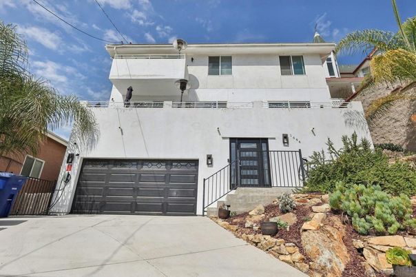 Attached, Exterior, Facade, Modern