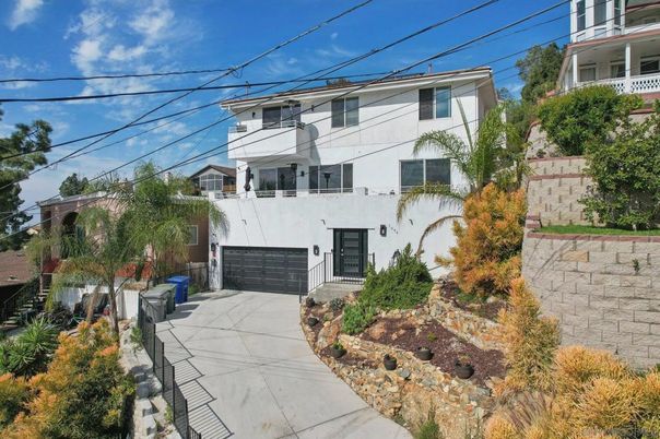 Attached, Exterior, Facade, Modern