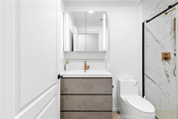 Bathroom, Interior, Marble Walls, Recessed Lighting