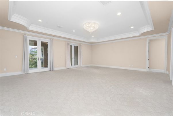 Chandelier, Empty room, Interior, Recessed Lighting