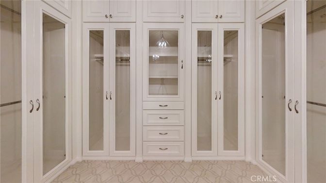 Interior, Walk-in Closets