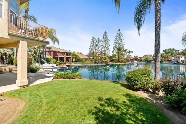 Exterior, Lake