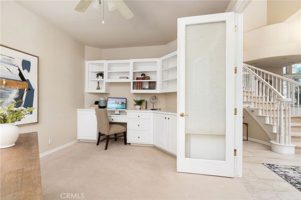 Home Office, Interior