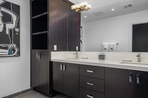 Bathroom, Dual Sink Vanities, Interior, Recessed Lighting