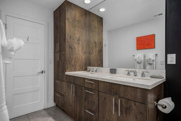 Bathroom, Dual Sink Vanities, Interior, Recessed Lighting