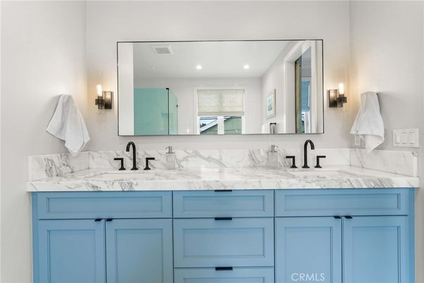 Bathroom, Dual Sink Vanities, Interior, Recessed Lighting