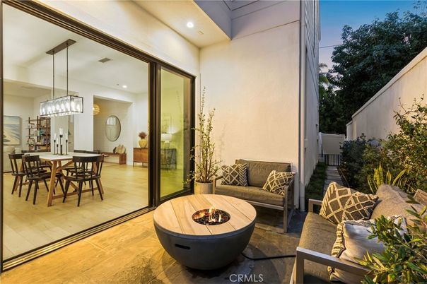Dining room, Exterior, Interior, Pendant Lights, Recessed Lighting, Wood Texture Flooring