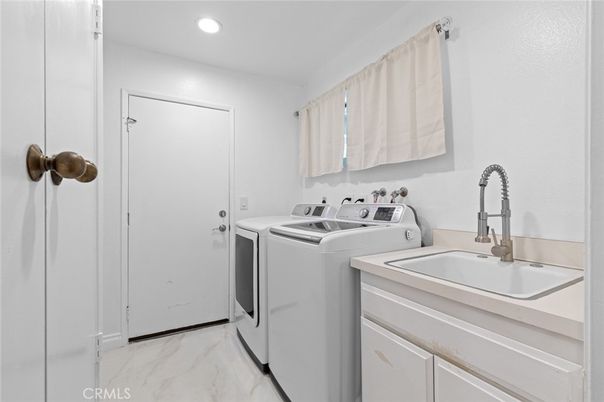 Interior, Marble, Recessed Lighting, Washer
