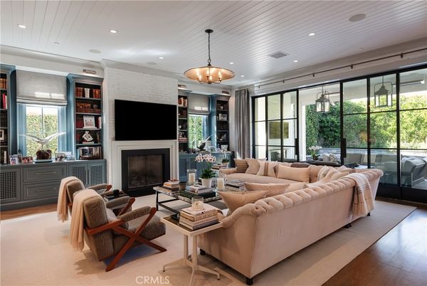 Fireplace, Interior, Living room, Pendant Lights, Recessed Lighting, Wood Texture Flooring