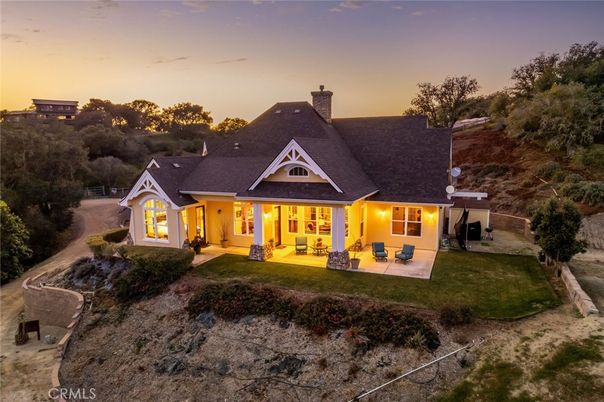 Exterior, Facade, Cape Cod
