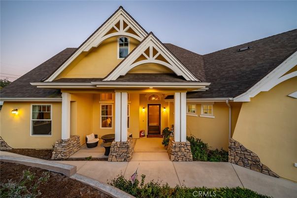 Exterior, Facade, Ranch