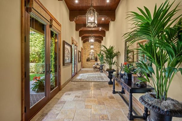 Chandelier, Interior, Pendant Lights, Recessed Lighting, Wooden Beams, Wooden Ceilings