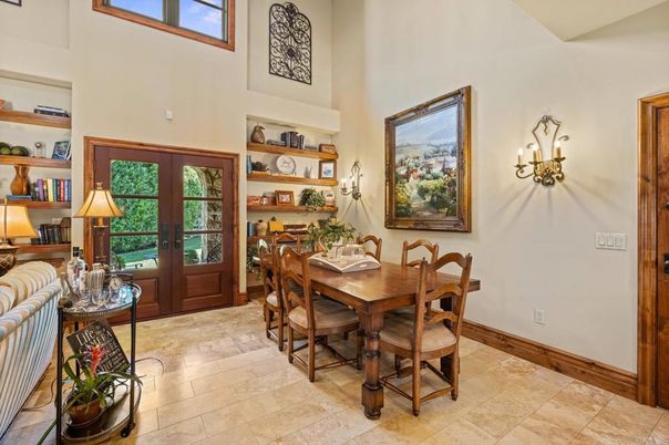 Dining room, Interior