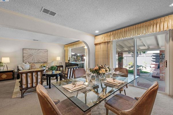 Dining room, Interior, Living room, Piano, Recessed Lighting