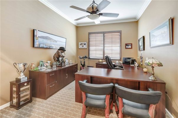 Home Office, Interior