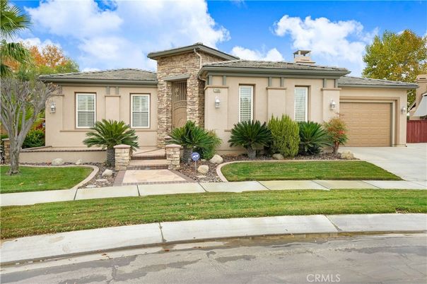 Attached, Exterior, Facade, Mediterranean
