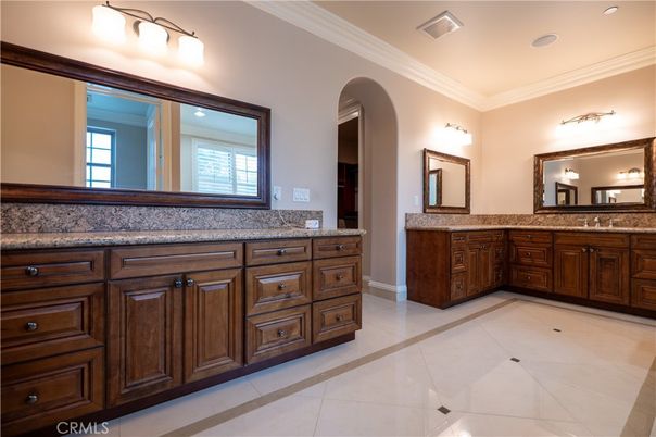 Bathroom, Dual Sink Vanities, Interior, Recessed Lighting