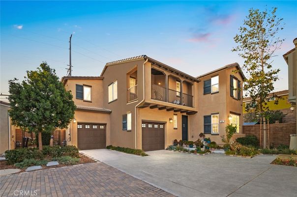 Attached, Exterior, Facade, Mediterranean