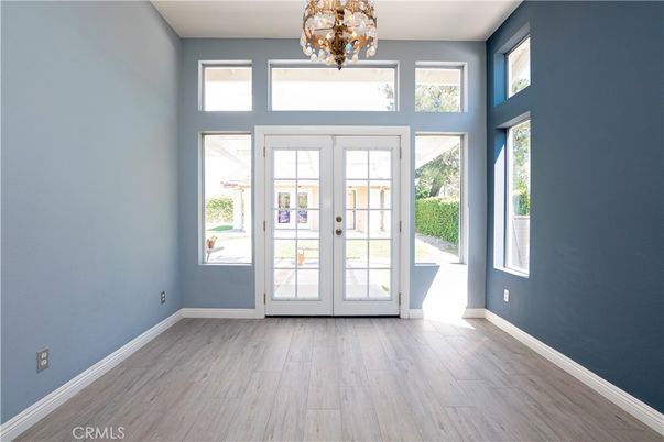 Chandelier, Empty room, Interior, Wood Texture Flooring