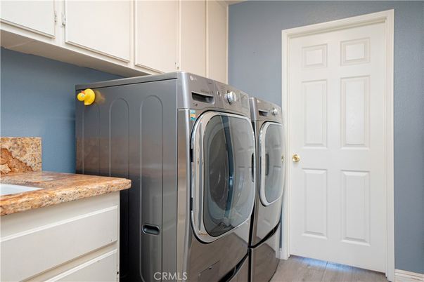 Interior, Washer, Wood Texture Flooring
