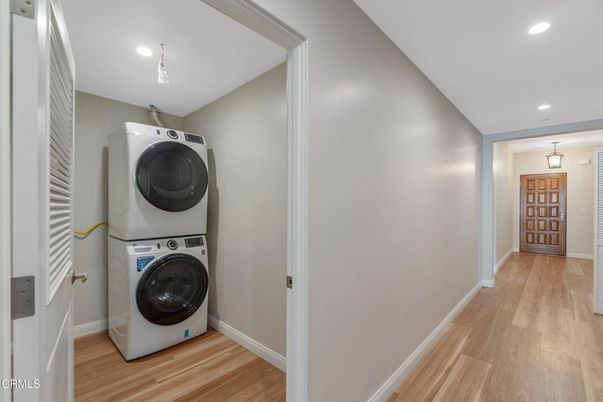 Interior, Recessed Lighting, Utility Closets, Washer, Wood Texture Flooring