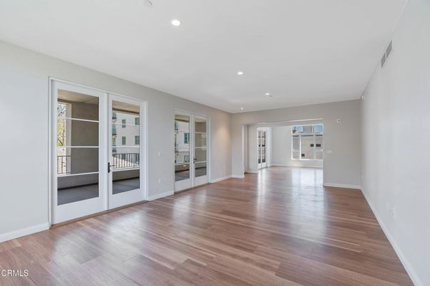 Empty room, Interior, Recessed Lighting, Wood Texture Flooring