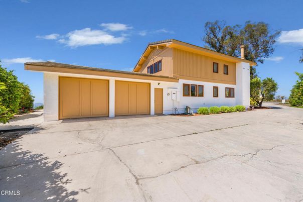 Attached, Exterior, Facade, Farmhouse