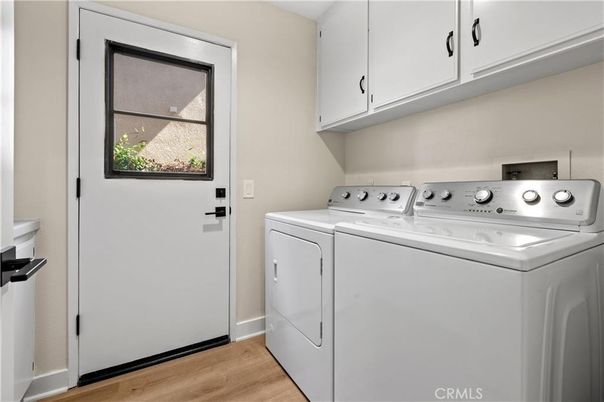 Interior, Washer, Wood Texture Flooring