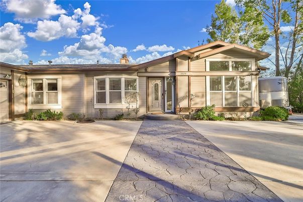 Exterior, Facade, Ranch