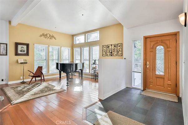 Interior, Piano, Recessed Lighting, Wood Texture Flooring
