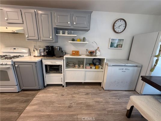 Interior, Kitchen, Washer, Wood Texture Flooring