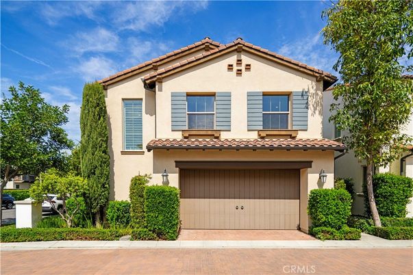 Attached, Exterior, Facade, Mediterranean