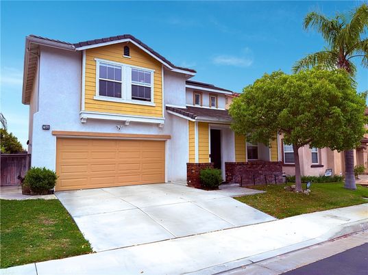 Attached, Exterior, Facade, Mediterranean
