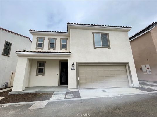 Attached, Exterior, Facade, Mediterranean